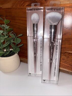 NEW Wet n Wild Rose Gold Makeup Blush & Precision Setting Brush SET